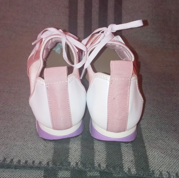 Cute Sneakers - Picture 2 of 3